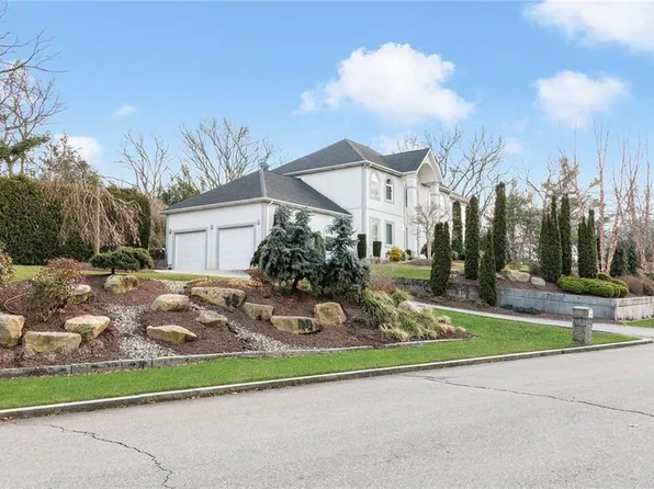 15 Morgan Ct, Lincoln, RI 02865