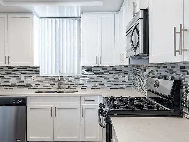 4532 Murietta Ave — Photo 6