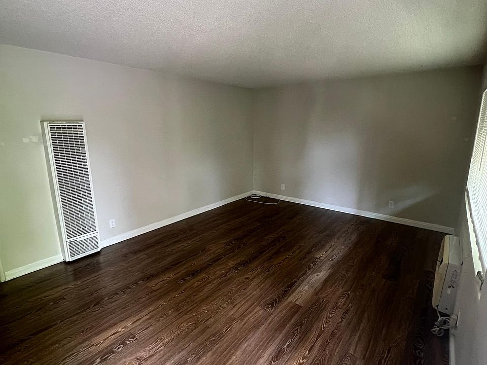 1st image of 565 W D St
