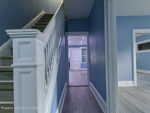 3rd image of 208-210 N Lincoln Ave