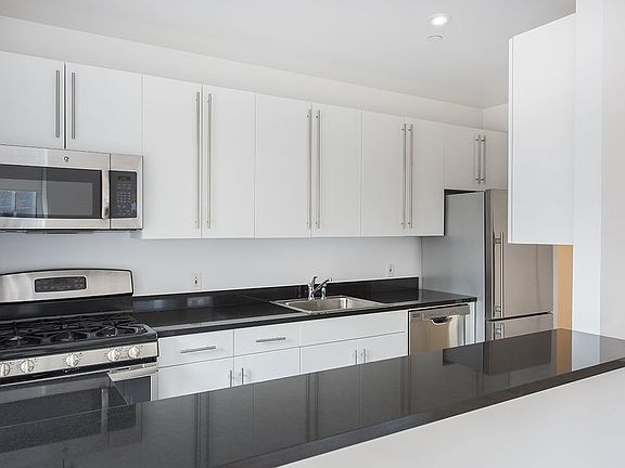 2nd image of 50 Murray St APT 1417