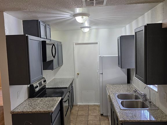 3rd image of 2301 Mariposa Ave