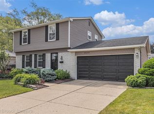39297 Gloucester St, Westland, MI 48186