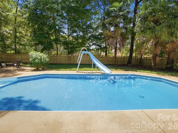 7126 Weddington Brook Dr, Matthews, NC 28104