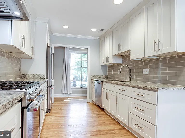 8500 Brook Rd — Photo 15
