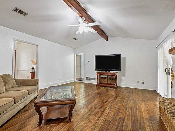 3rd image of 105 Meadow Wood