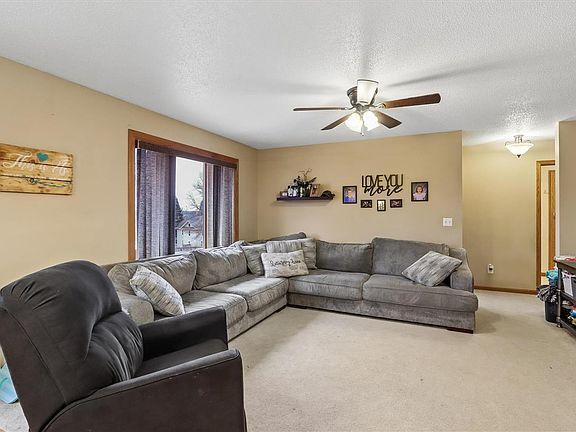 4th image of 451 Elm St