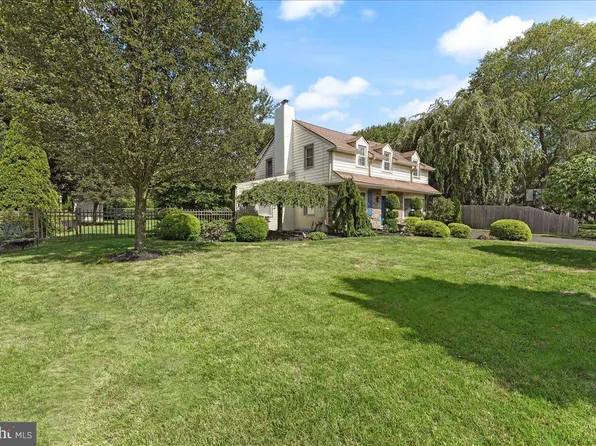 93 Homestead Rd, Wayne, PA 19087