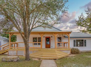 5 Twin Oaks Ln, Comfort, TX 78013