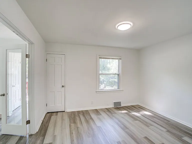 217 Grand Blvd — Photo 14