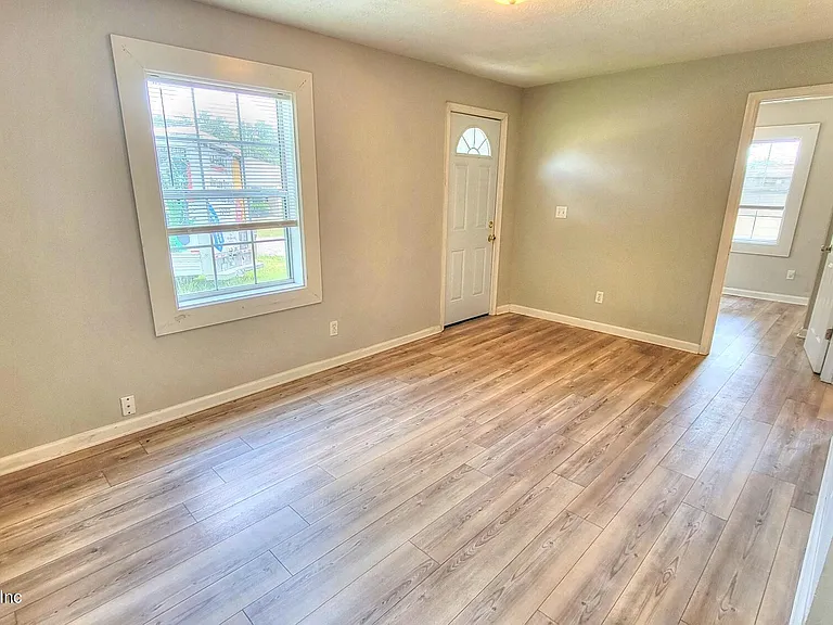 9248 9th Ave — Photo 9