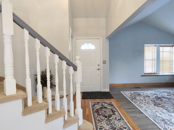 591 Hillside Cir