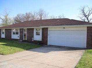 207 E Meadow Avenue, Crane, MO 65633