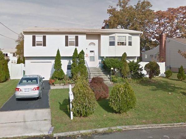 841 Prescott Place, West Babylon, NY 11704