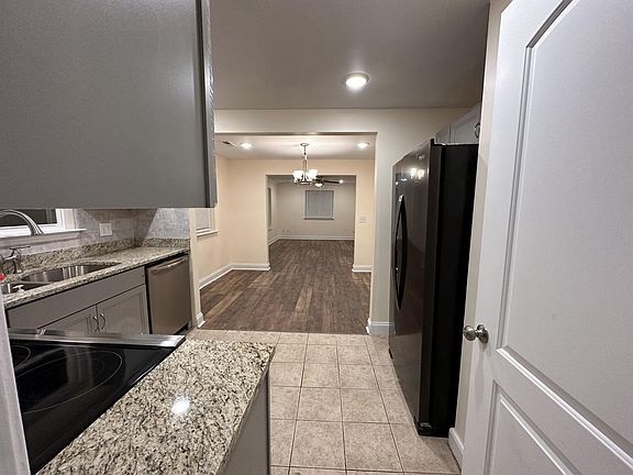 5th image of 713 Yowell Ave