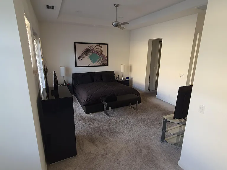 220 NE 69th Cir — Photo 11