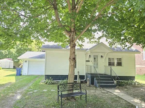 310 N Illinois Ave, De Land, IL 61839