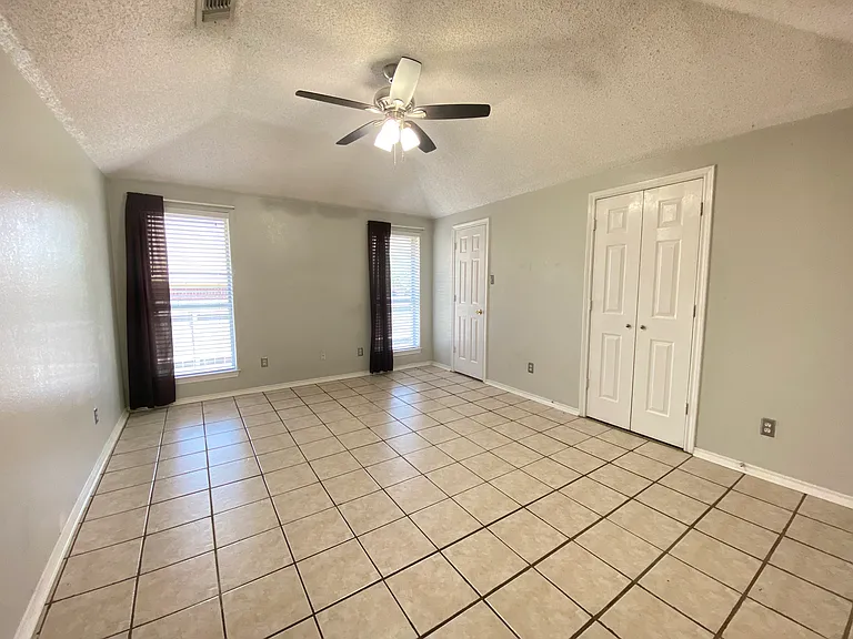 224 Los Angeles Dr — Photo 10