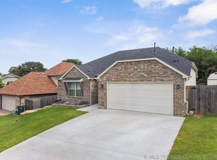 4815 S Rustic Rd, Sand Springs, OK 74063