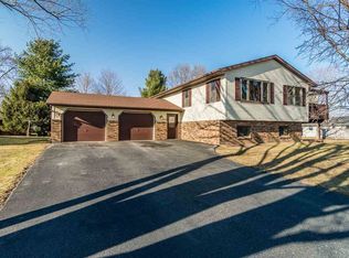 1215 9th St, Baraboo, WI 53913