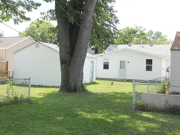 Back of house - large yard