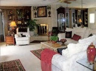 15410 Pleasant Valley Rd, Houston, TX 77062