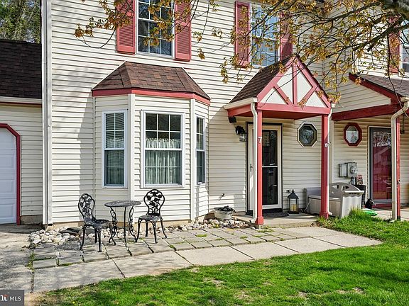 2nd image of 7 Summit Ct