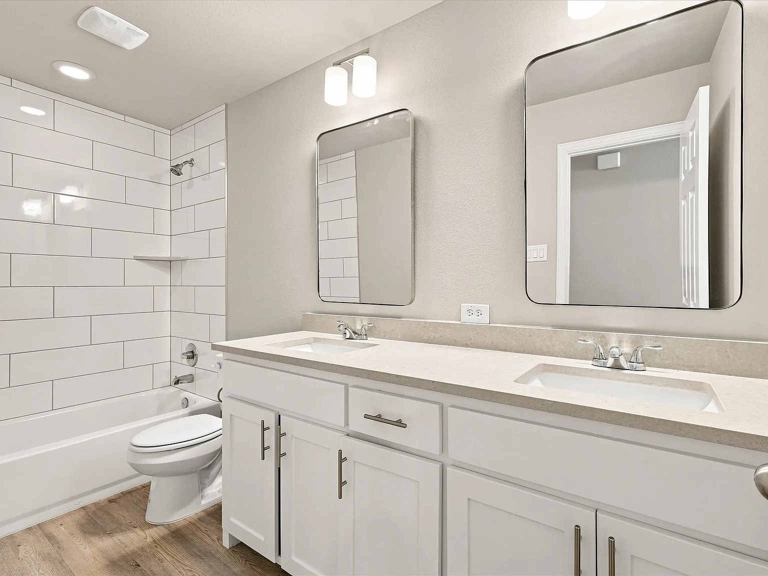 3 bed, 2.5 bath, 1697 sqft, $2,595 — Photo 2