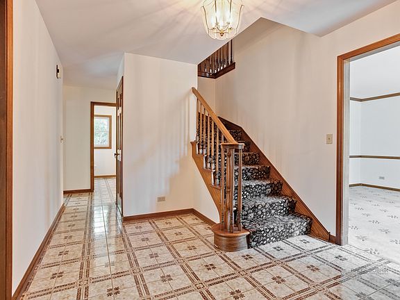 2nd image of 350 Brampton Ln