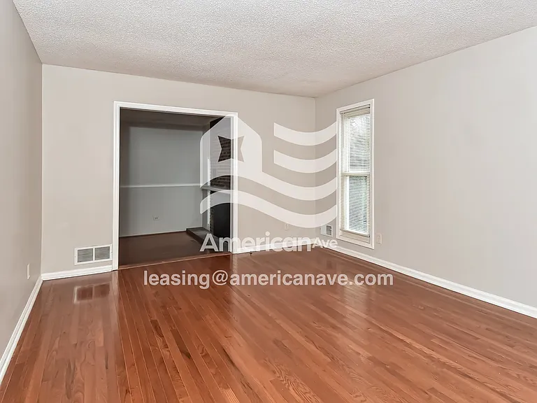 4977_003_wm_-_living_room_13354099.jpg