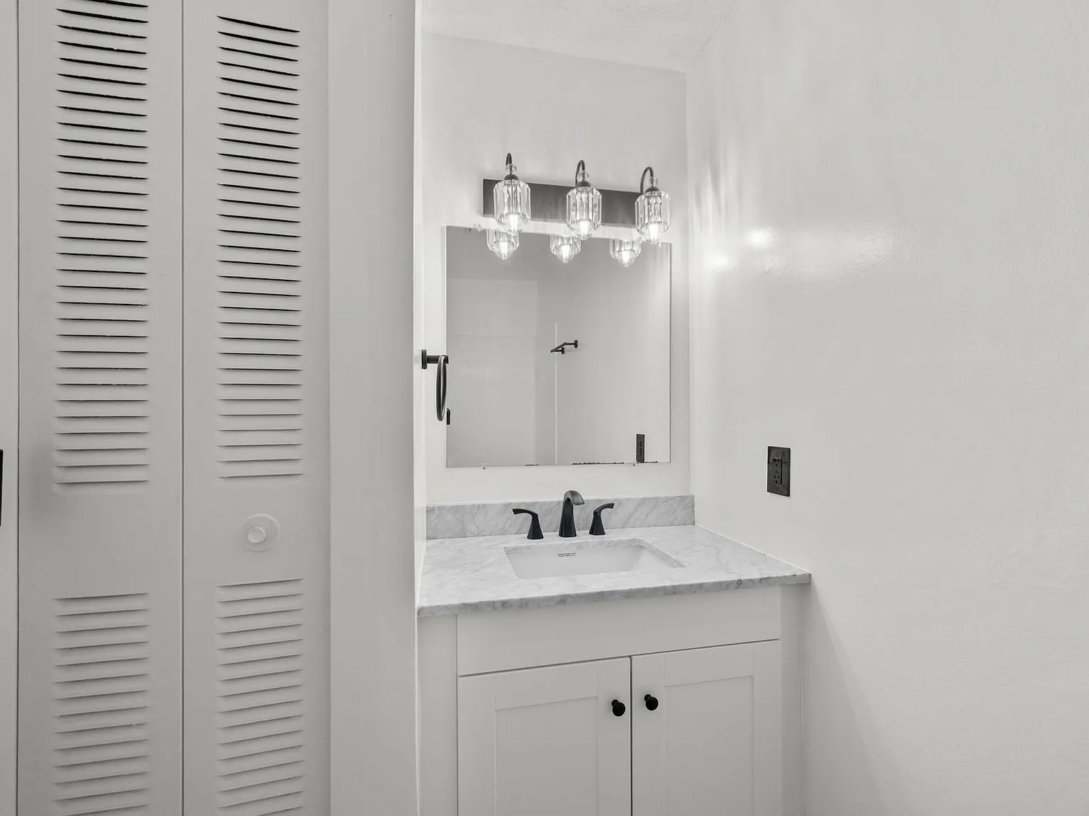 Canterbury Place Apartments — Photo 2