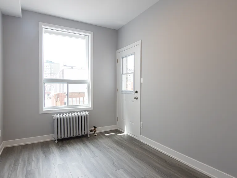 404 Elgin St — Photo 28