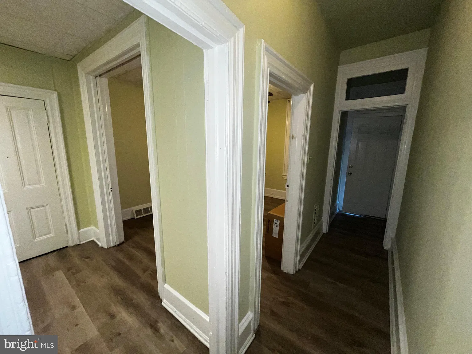 3 bed, 1.5 bath, 1036 sqft, $1,200 — Photo 2