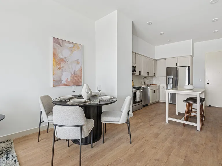 Seraph Luxury Downtown Apartments — Photo 9