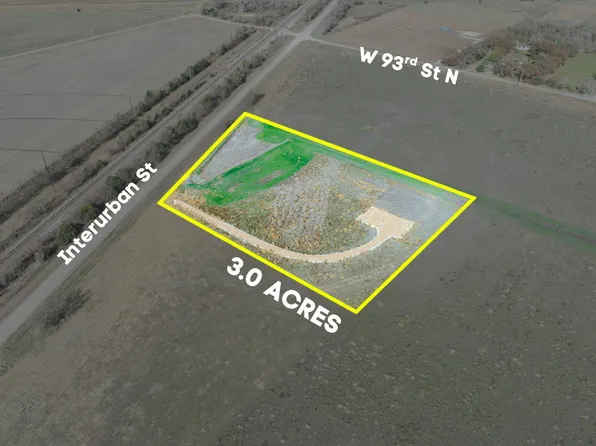 8 E Bobwhite Ests, Valley Center, KS 67147