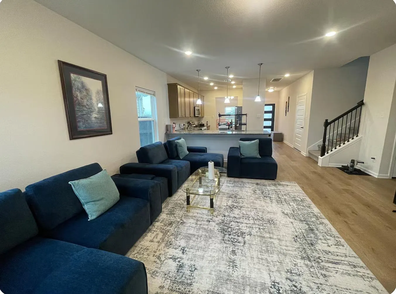 4 bed, 2.5 bath, 2276 sqft, $2,400 — Photo 4