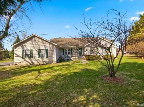 504 Overland Ct, Oxford, MI 48371