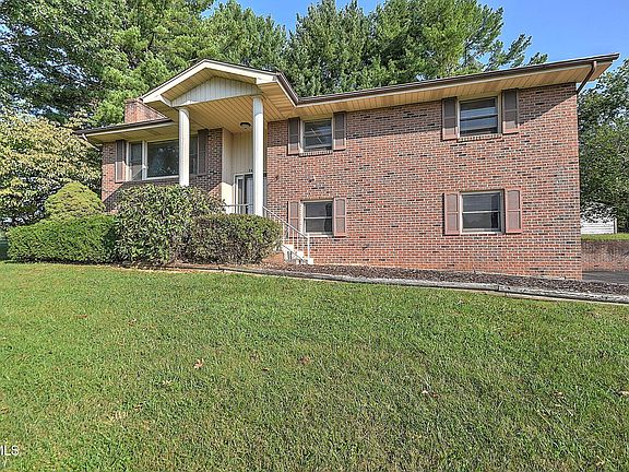 3rd image of 161 Flintlock Cir