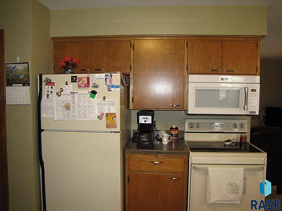 4th image of 1009 N Linden St