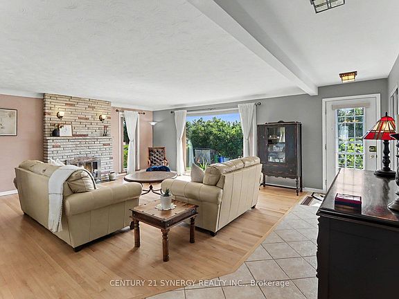 5th image of 2452 Colonial Rd
