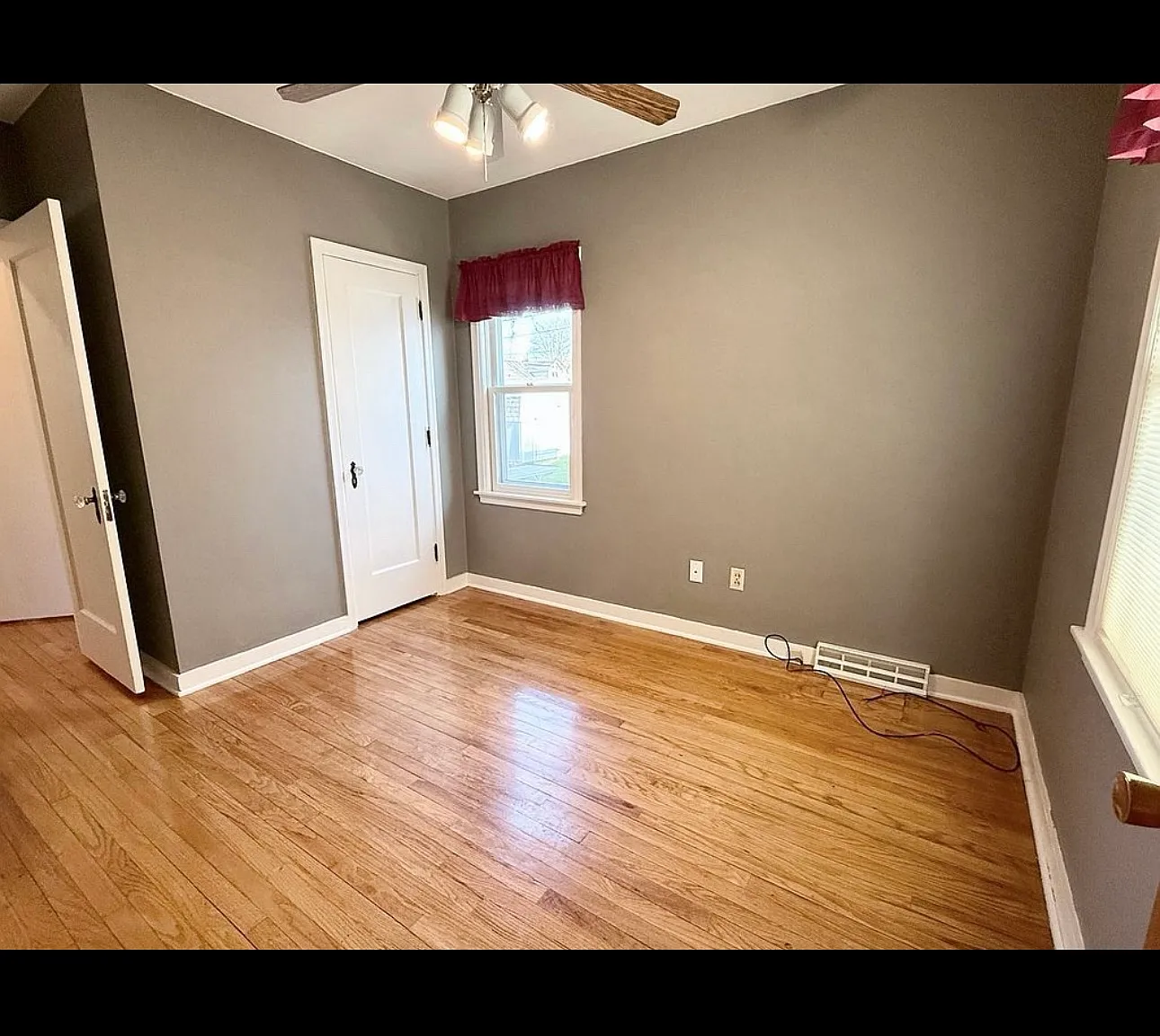 5 bed, 2400 sqft, $2,500 — Photo 4
