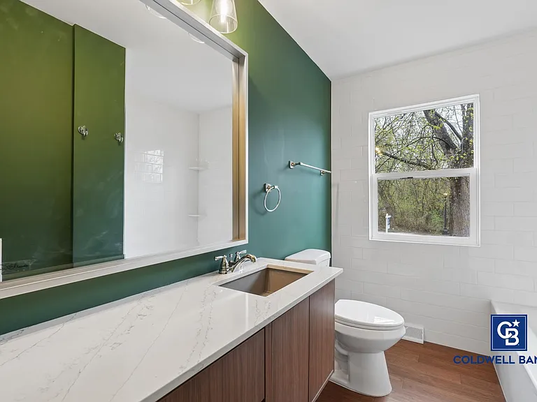 1444 Ames Ave E — Photo 11