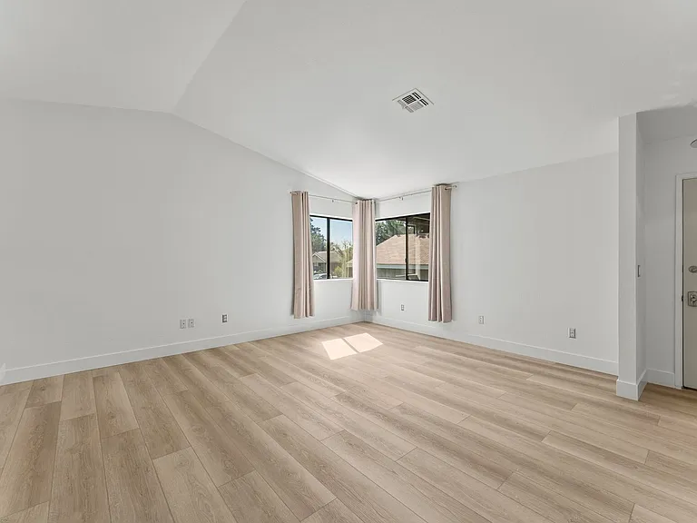 145 Summerset Dr — Photo 14