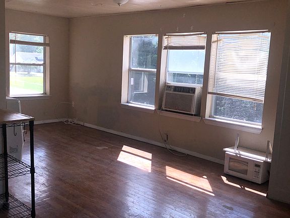 4th image of 212 S Stonewall St