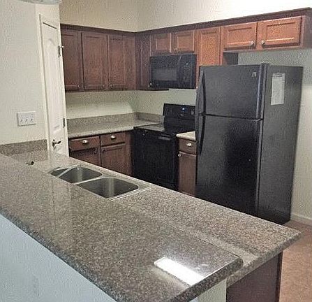5th image of 688 Layton Dr