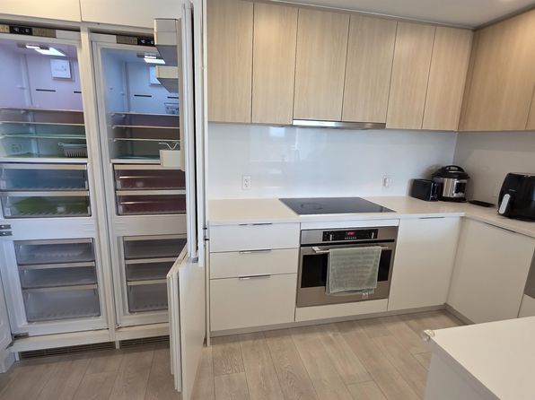 2 bedroom rental in Surrey — photo 17