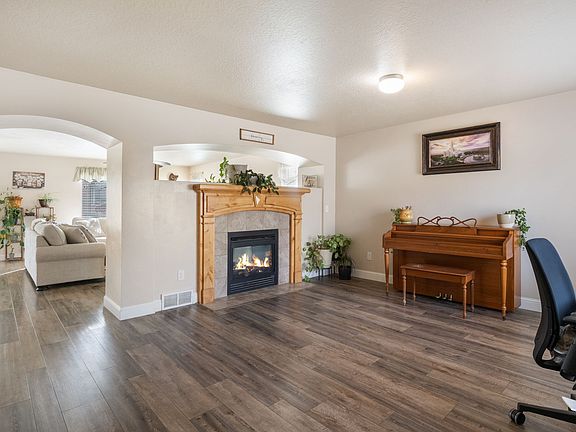 2nd image of 1964 E Red Oak Rd