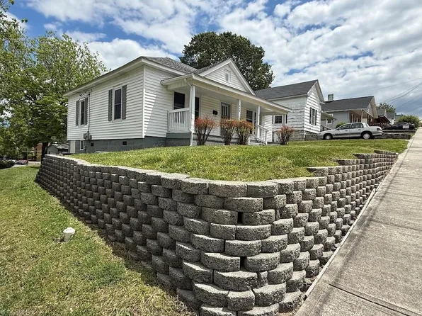 446 Durham St, Mount Airy, NC 27030