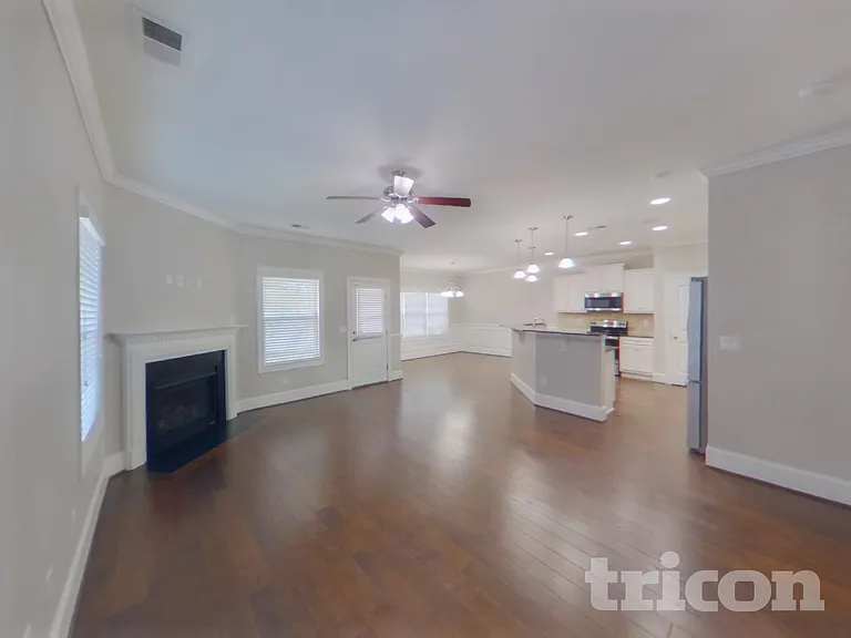 142 Regency Pl — Photo 2