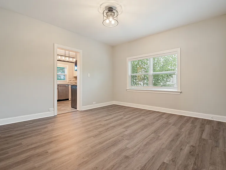 406 N Hyde Park Ave — Photo 6